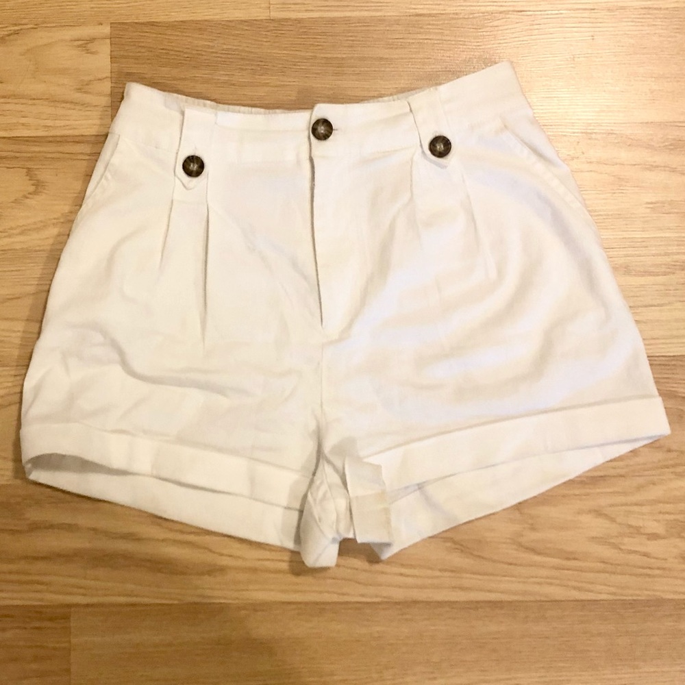 Women’s white shorts favlux fashion size medium